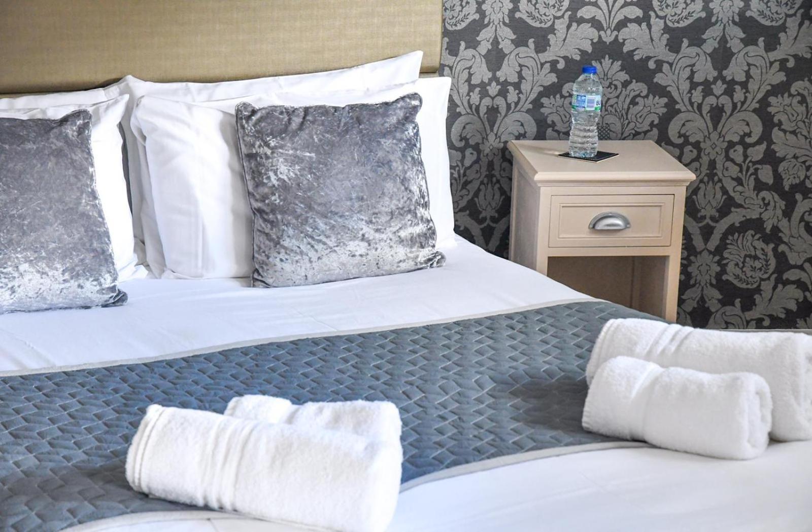 Whiston Hall Room photo