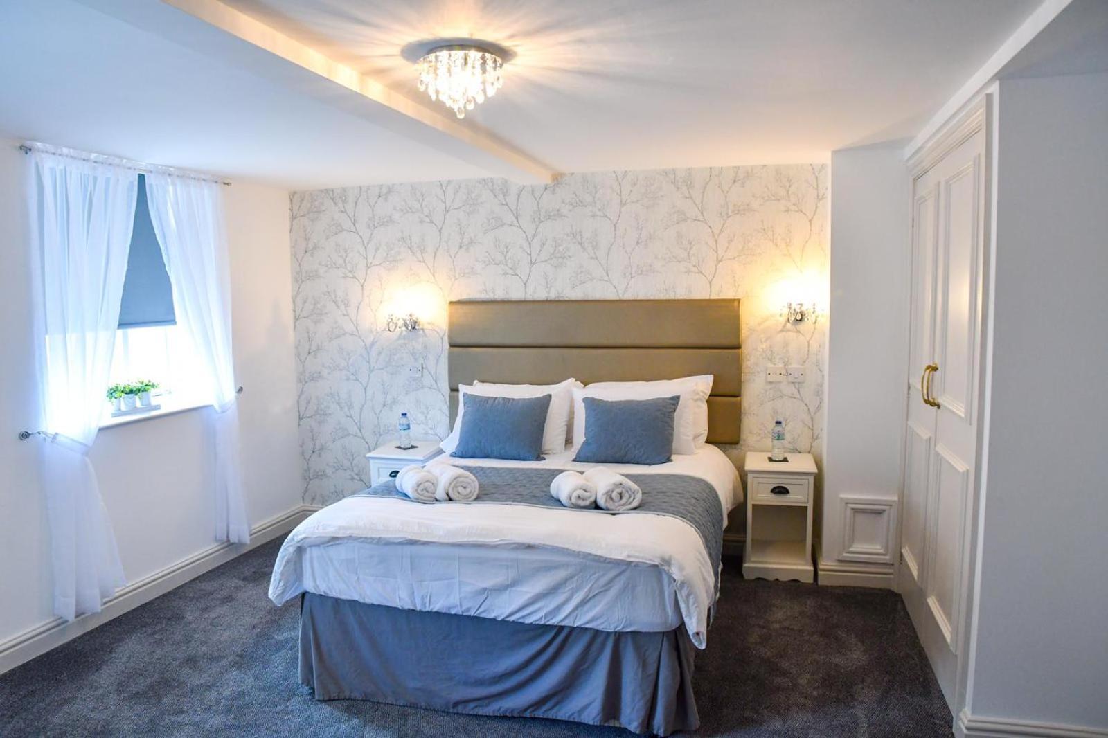Whiston Hall Room photo
